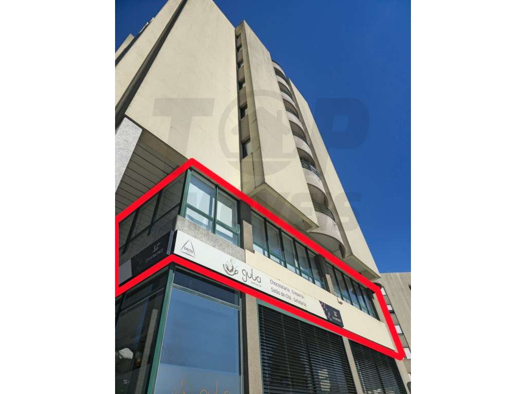 Loja - centro de Paredes - 116.000€ - Grande imagem: 4/23