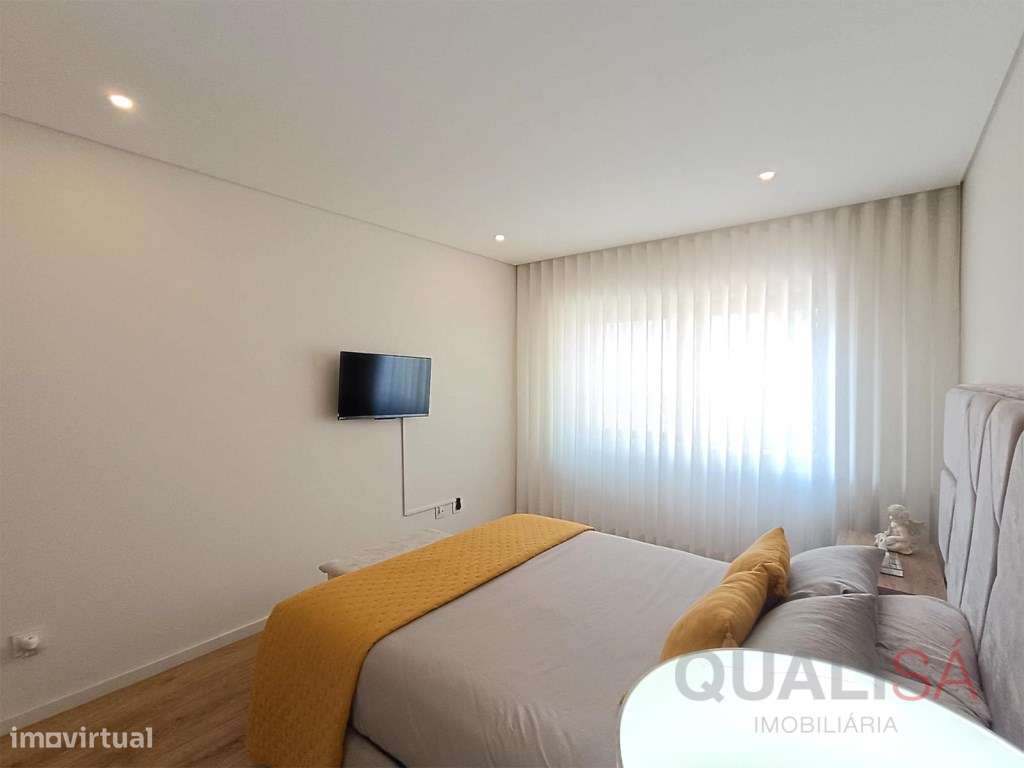 Apartamento T3 de gaveto com varandas, garagem fechada e excelentes...-22
