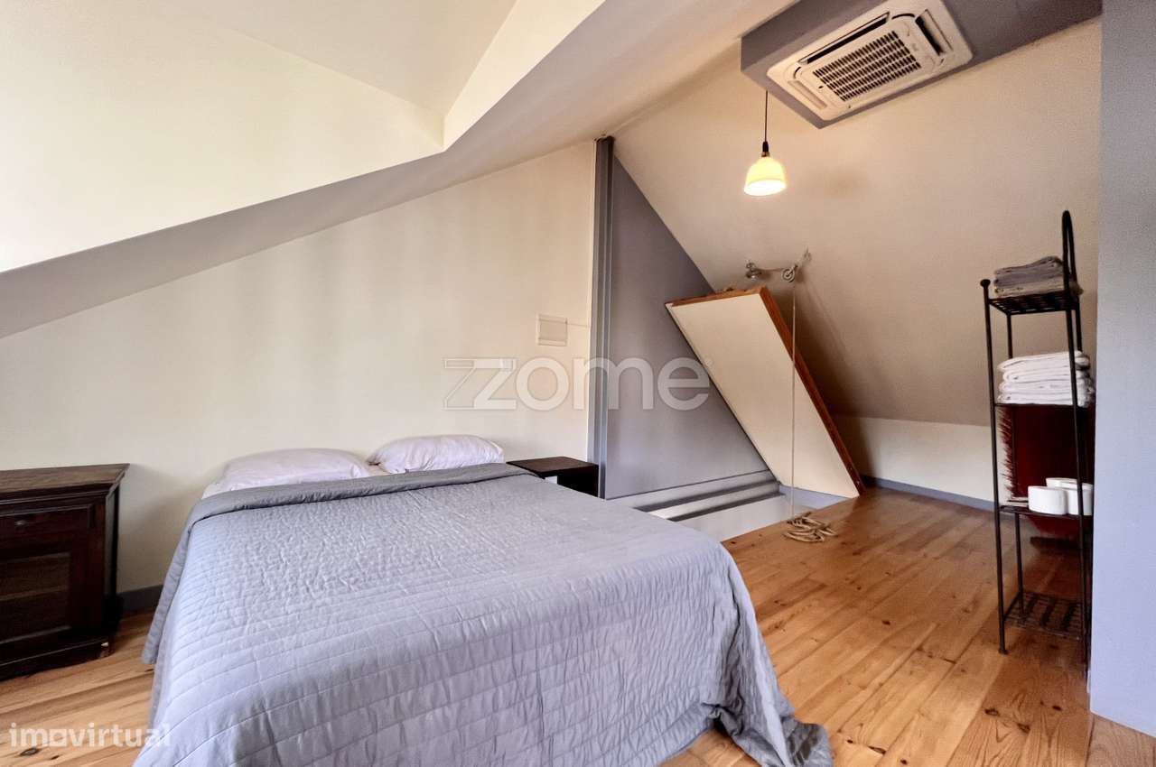 Prédio com 4 apartamentos e uma loja em Santa Catarina - Lisboa-14