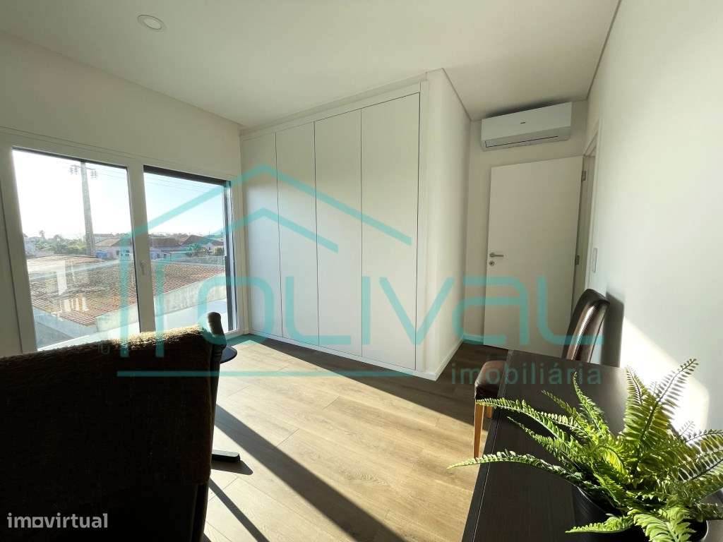 Moradia T3+1 Moderna com Piscina Privada - Conforto, Elegância e Fu...-23