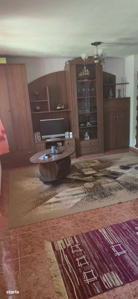 Casa, 1 900 m²,  - Imagine principală: 3/8