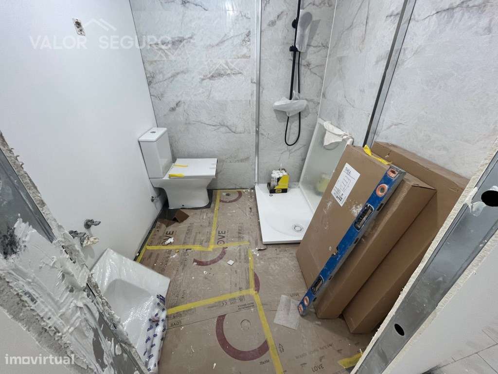 Apartamento T3 remodelado e com terraço-4