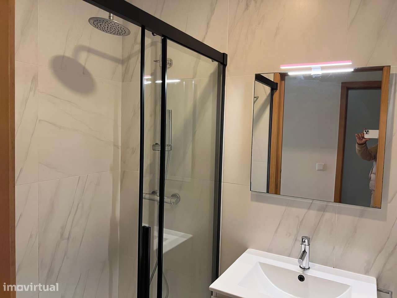 T2 + 1 Avenida dos Banhos vista mar-11