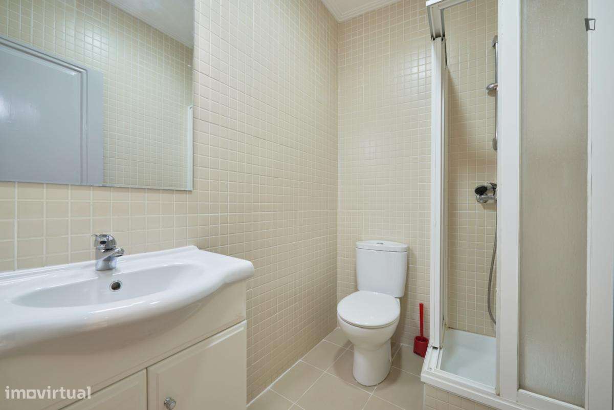 Quarto - localizado em Penha Lisbon - Grande imagem: 4/37