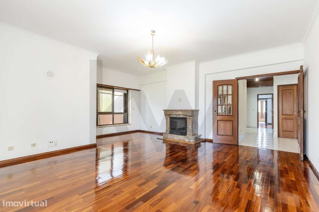 T3 com garagem e terraço com 100m2 - Grande imagem: 1/32