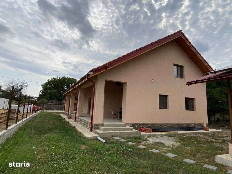 Casa  - parter+mansarda - Imagine principală: 2/8