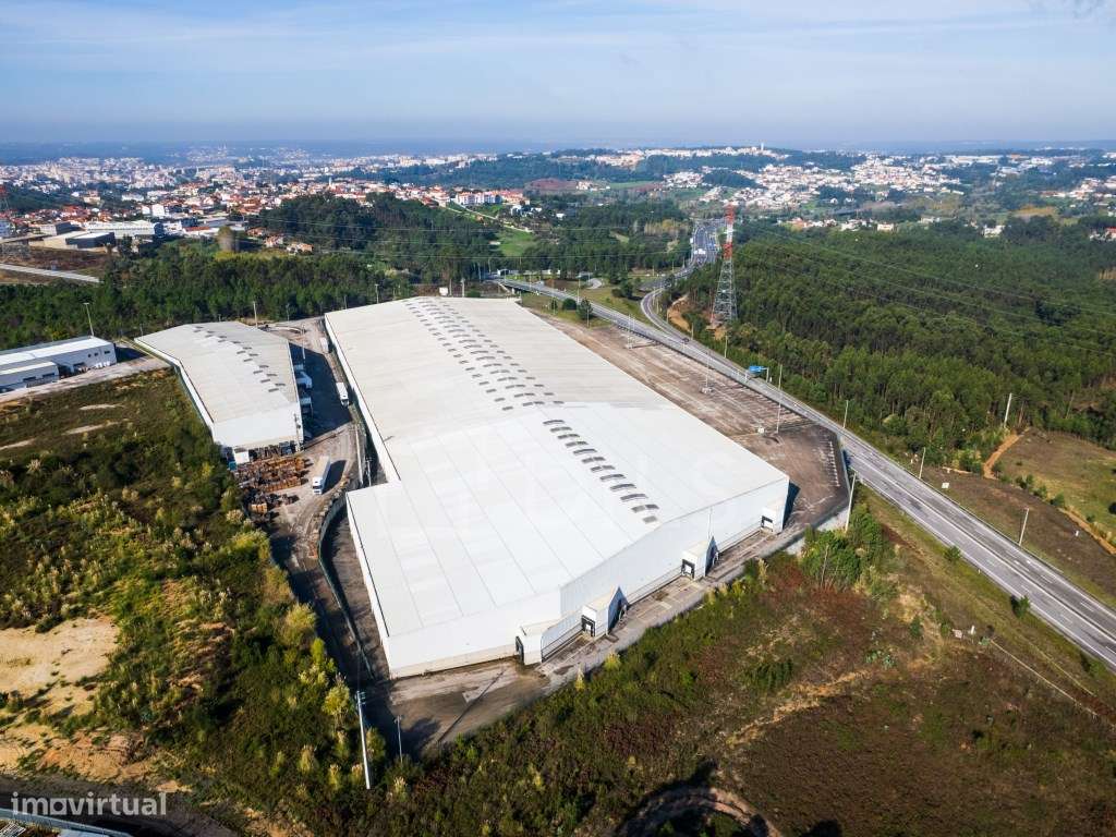 Armazém para arrendar, junto ao nó da A1, nos Pousos, Leiria - Grande imagem: 2/23