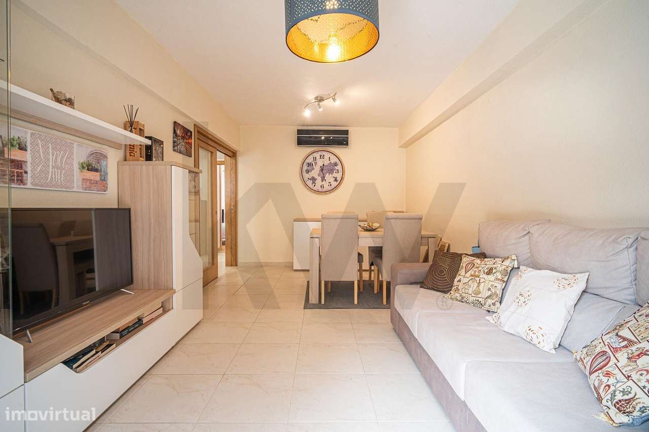 Apartamento T2 em Paço de Arcos: Conforto Exclusivo com Pátio Privativ-27