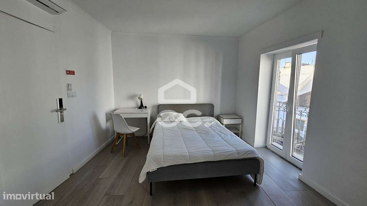 Alojamento com 10 quartos, pronto a rentabilizar, com obras recentes e-31