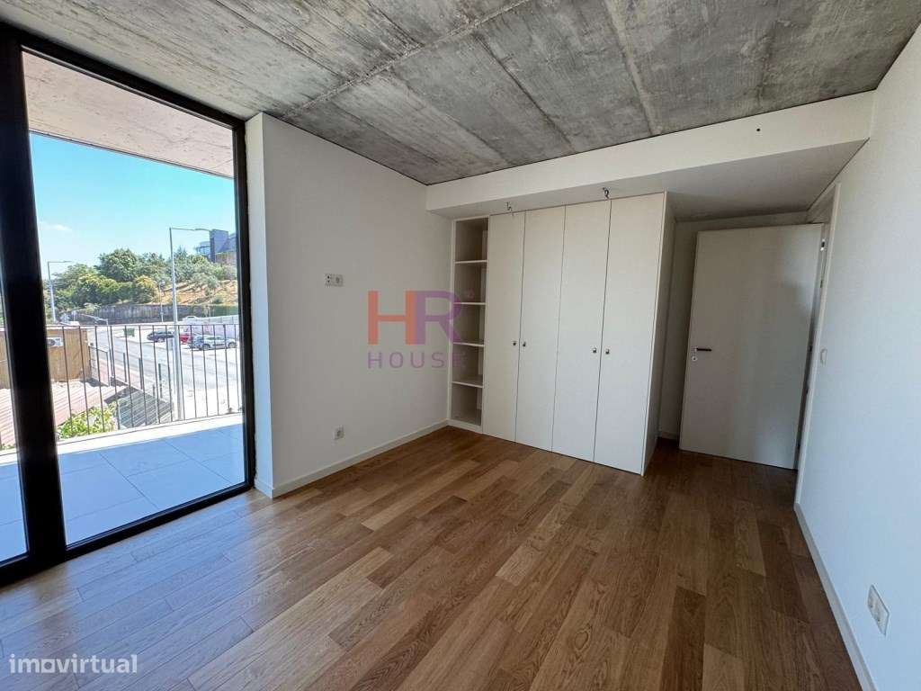 Vende-se T3 com dois aparcamentos privativos coberto e vista Rio. - Grande imagem: 3/21