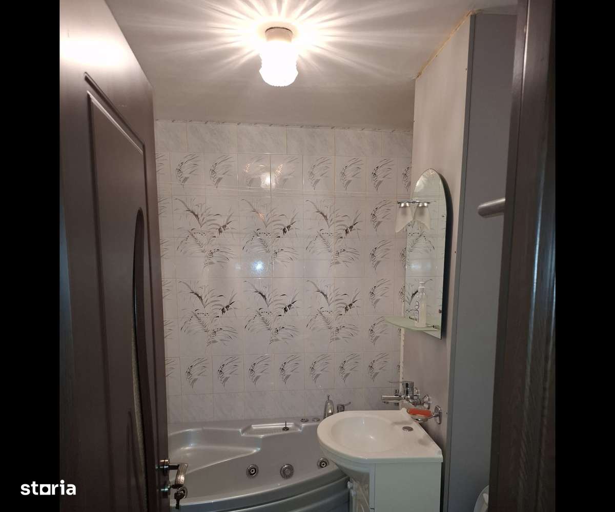 Apartament 4 camere, cartier Noua, 77,30 mp, 2 bai, balcon, etaj 2/4. - Imagine principală: 3/7