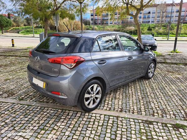 Hyundai i20 1.1 CRDi Comfort+Pack Look+JLL16 - 14