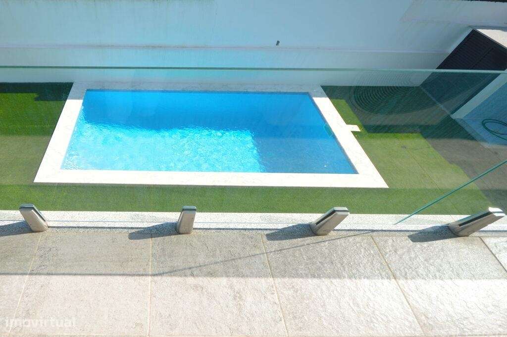 Moradia isolada T4 em Fernão Ferro - Grande imagem: 5/35