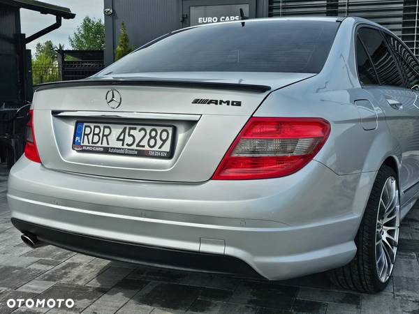 Mercedes-Benz Klasa C 180 CGI BlueEFFICIENCY Avantgarde - 27