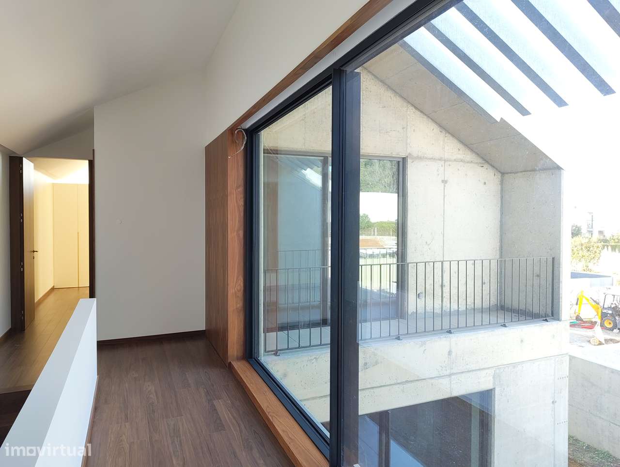 Moradia T5 com piscina e jardim em Canidelo-35