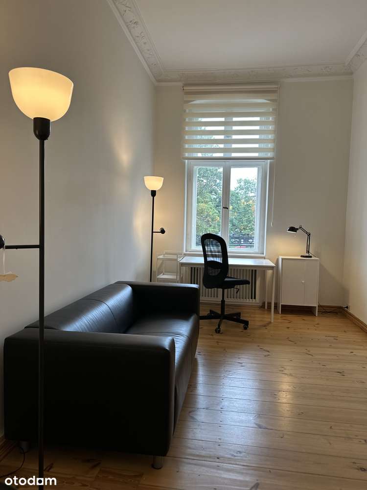 Ładne mieszkanie w kamienicy - wszędzie blisko!-4