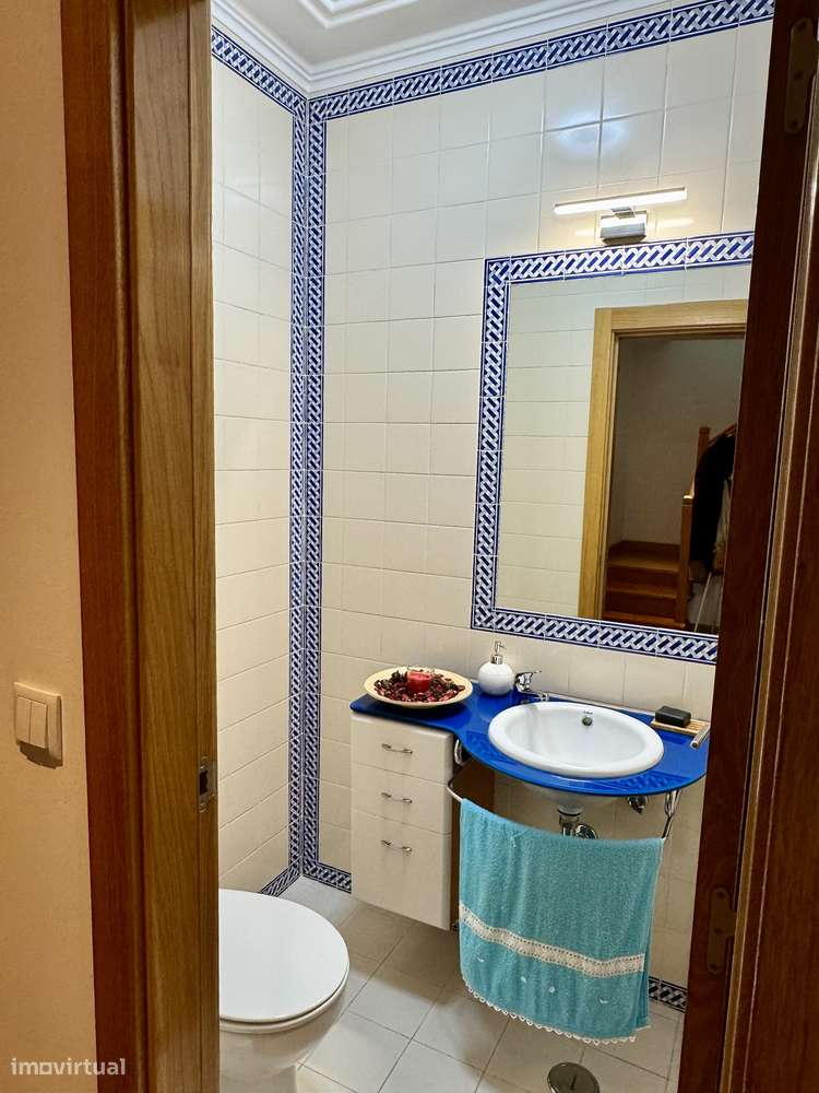 Magnífico T4 Duplex no Forte da Casa-18