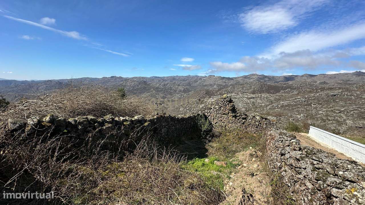 Terreno com Ruina em Pitão das Junias, zona do geres-34