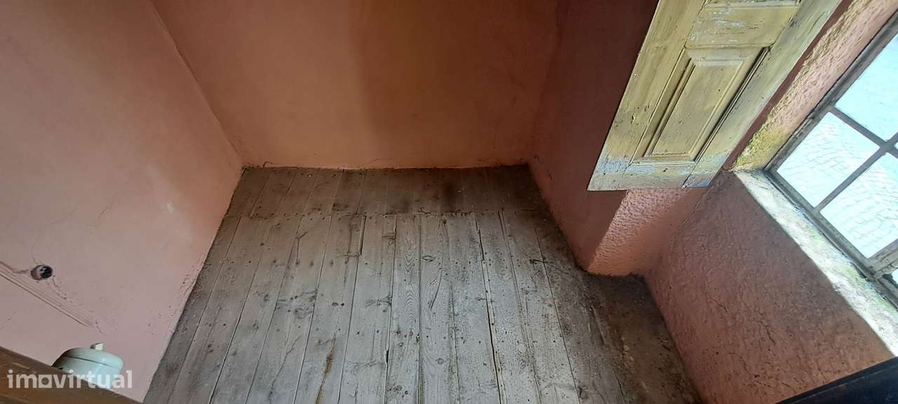 Moradia para restaurar em Sendim-15