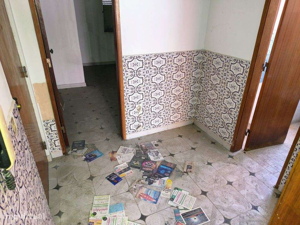 Apartamento T1 na Baixa da Banheira com grande potencial de valoriz...-6