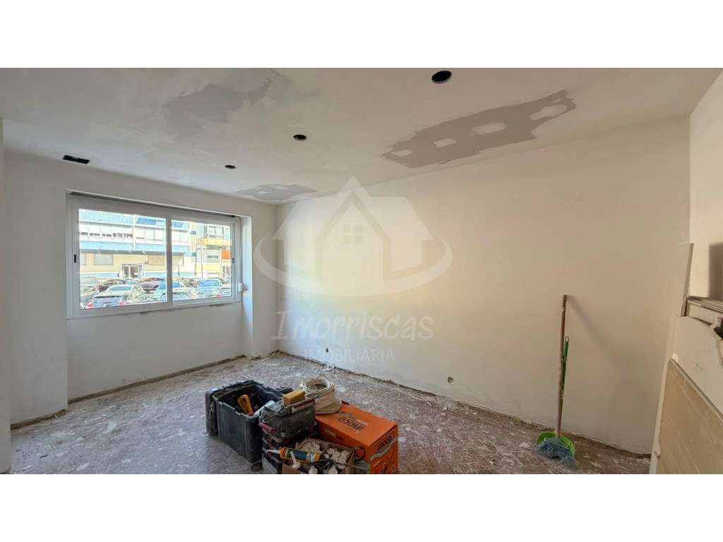 Apartamento T2+1 totalmente remodelado, em Odivelas-7