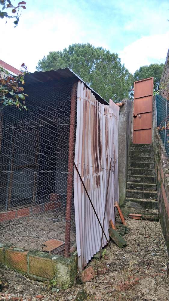 Moradia com Quintal, Garagem e Anexos no Coração de Coruche – Santarém-23