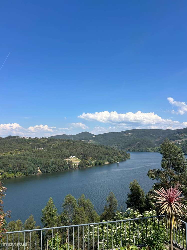 Moradia T4 isolada pronta a habitar com vista desafogada sobre o Douro-8