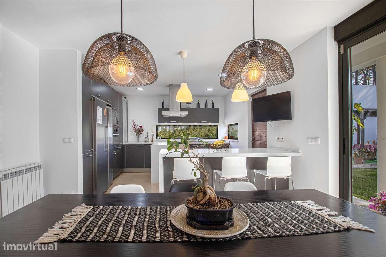 Moradia Isolada T4 291m2 em Lote de 1050 m2 em Mucifal, Colares, Sintr-19