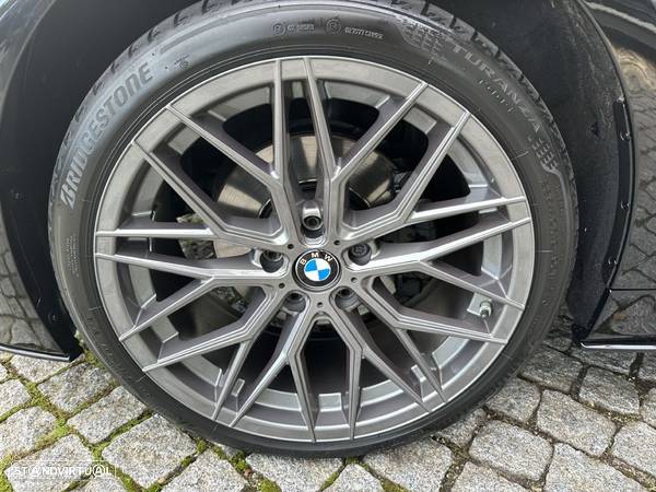 BMW 330 e iPerformance Pack M - 14