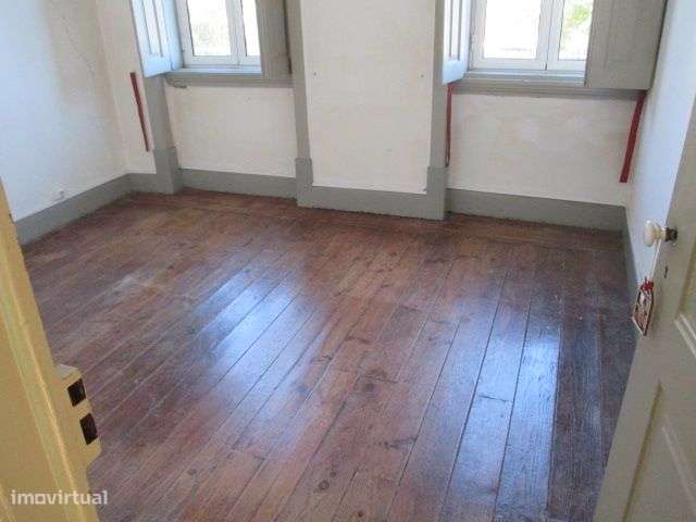 Vivenda na Av. Dias da Silva-15