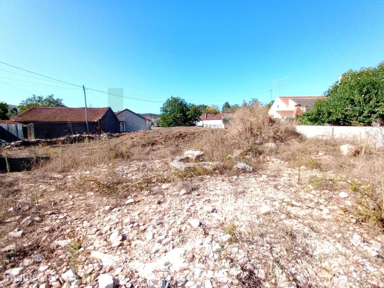 Moradia em ruina com terreno em Maxieira-4