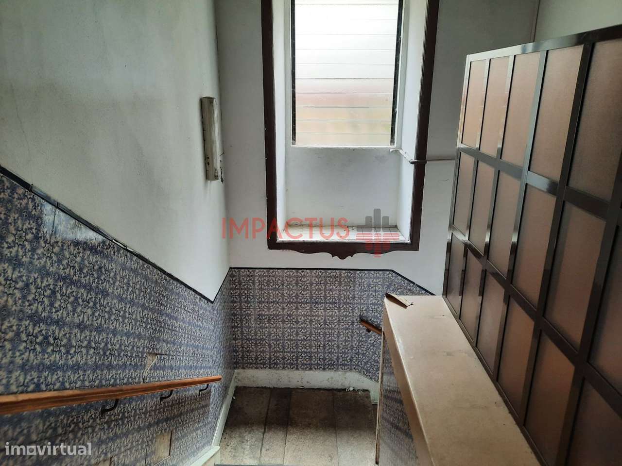 Edifício histórico com terreno anexado - Grande imagem: 4/51