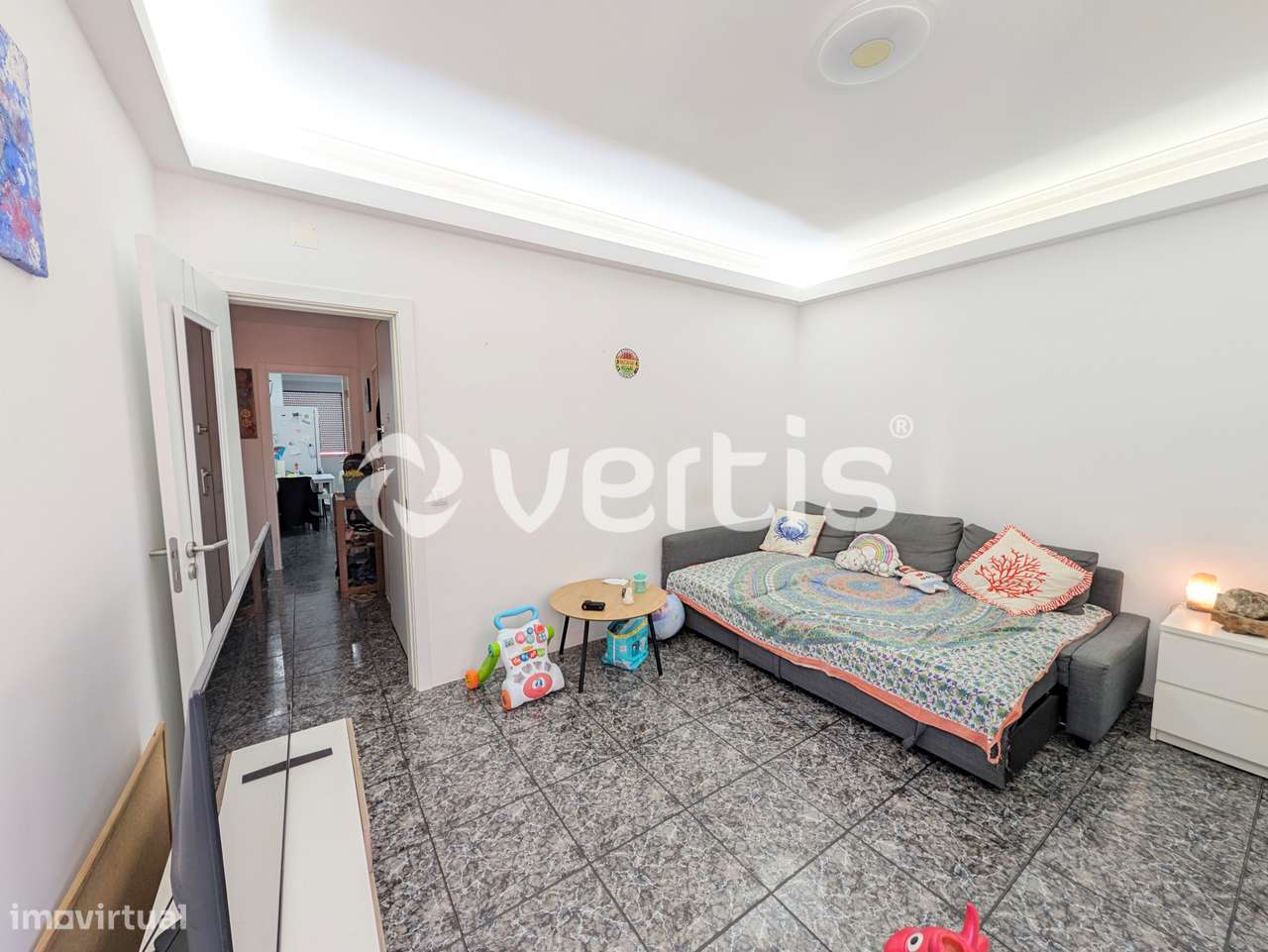 Apartamento T2 remodelado no centro do Barreiro-2