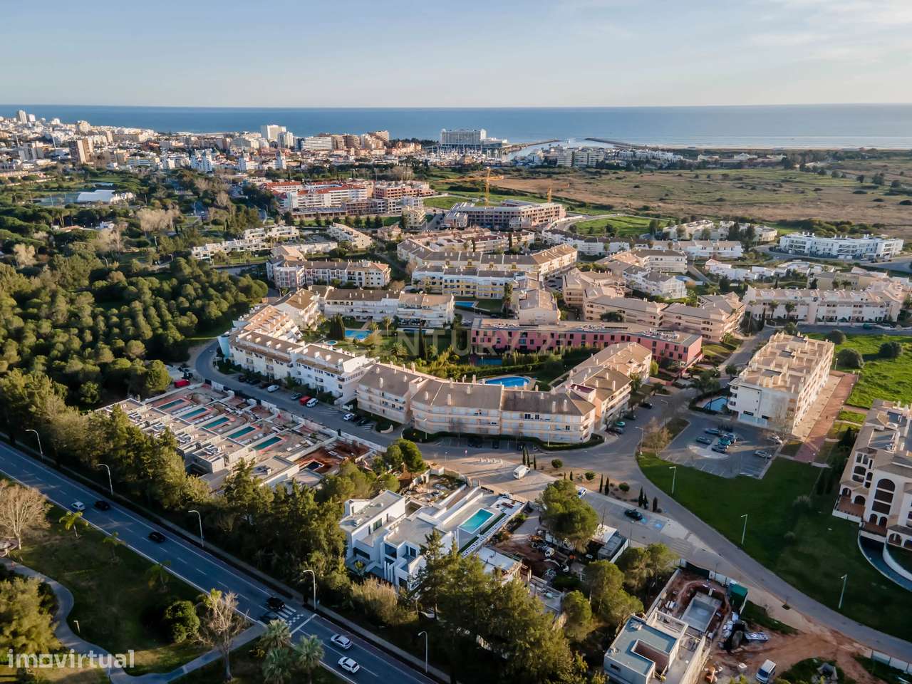 Moradia  V3+1 com Piscina , em Vilamoura, perto da Marina, campos de - Grande imagem: 5/58