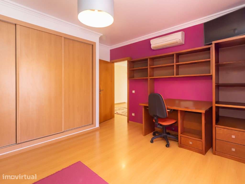 Moradia T4 de Prestígio com Áreas Amplas, Garagem para 2 Carros e C...-31