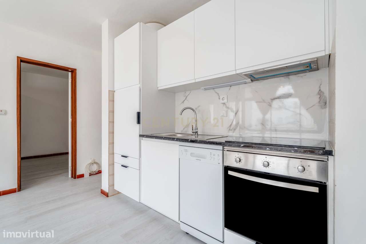 Apartamento T1 +1 em Quarteira-16