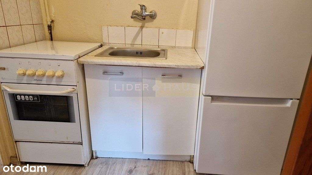 Klimatyczna kawalerka z widokiem na podwórze-7