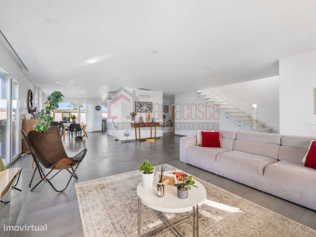 Moradia de Luxo T3 com Piscina e Vista Mar-19