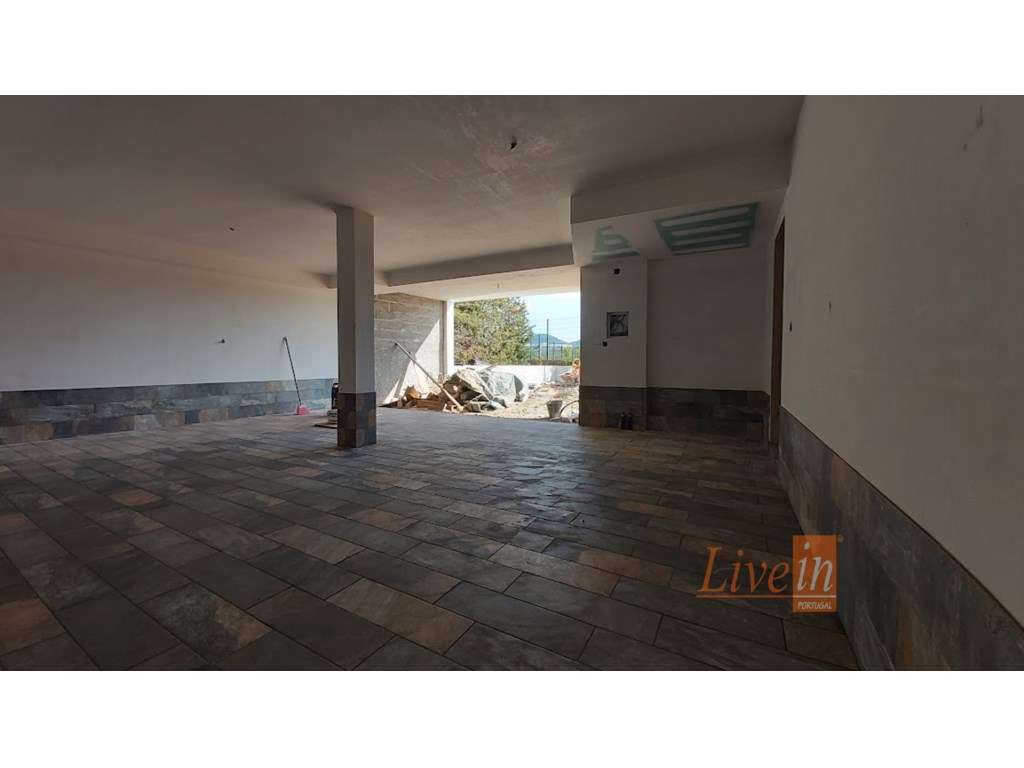 Quinta com Moradia T4 Isolada na Azueira em Mafra-31