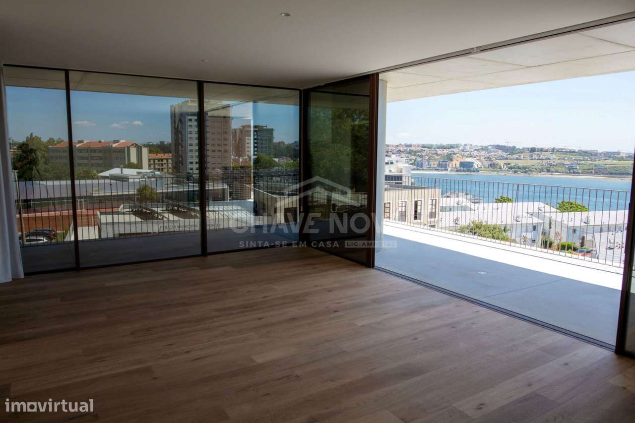 Apartamento T2 na Exclusiva MIRAMAR TOWER  Foz do Douro - Porto - Grande imagem: 2/25
