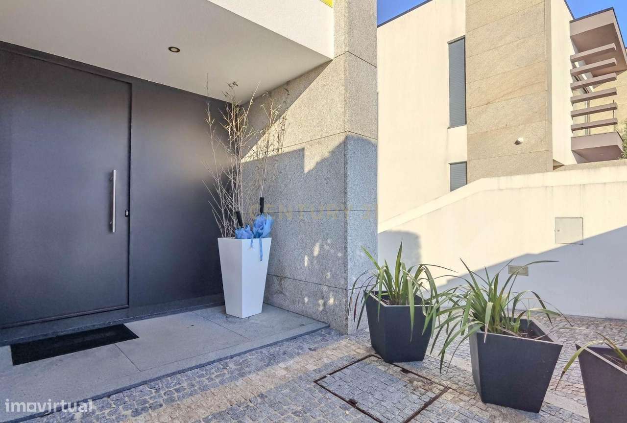 Luxuosa Moradia T4 em Gondomar, Porto com Piscina e Jardim - Grande imagem: 4/60