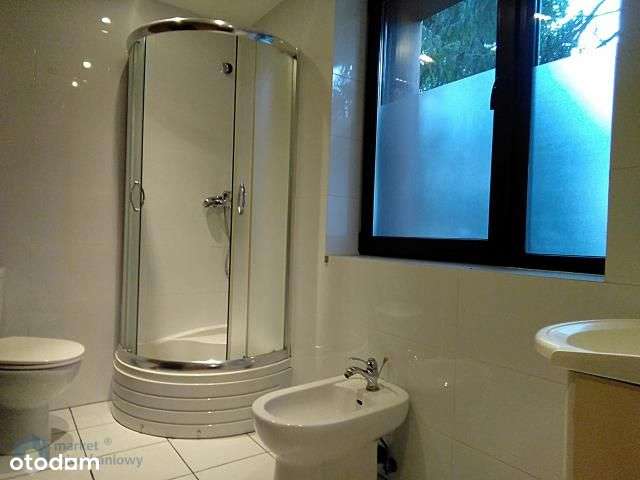 Lokal idealny dla rodziny lub na siedzibę firmy!-11