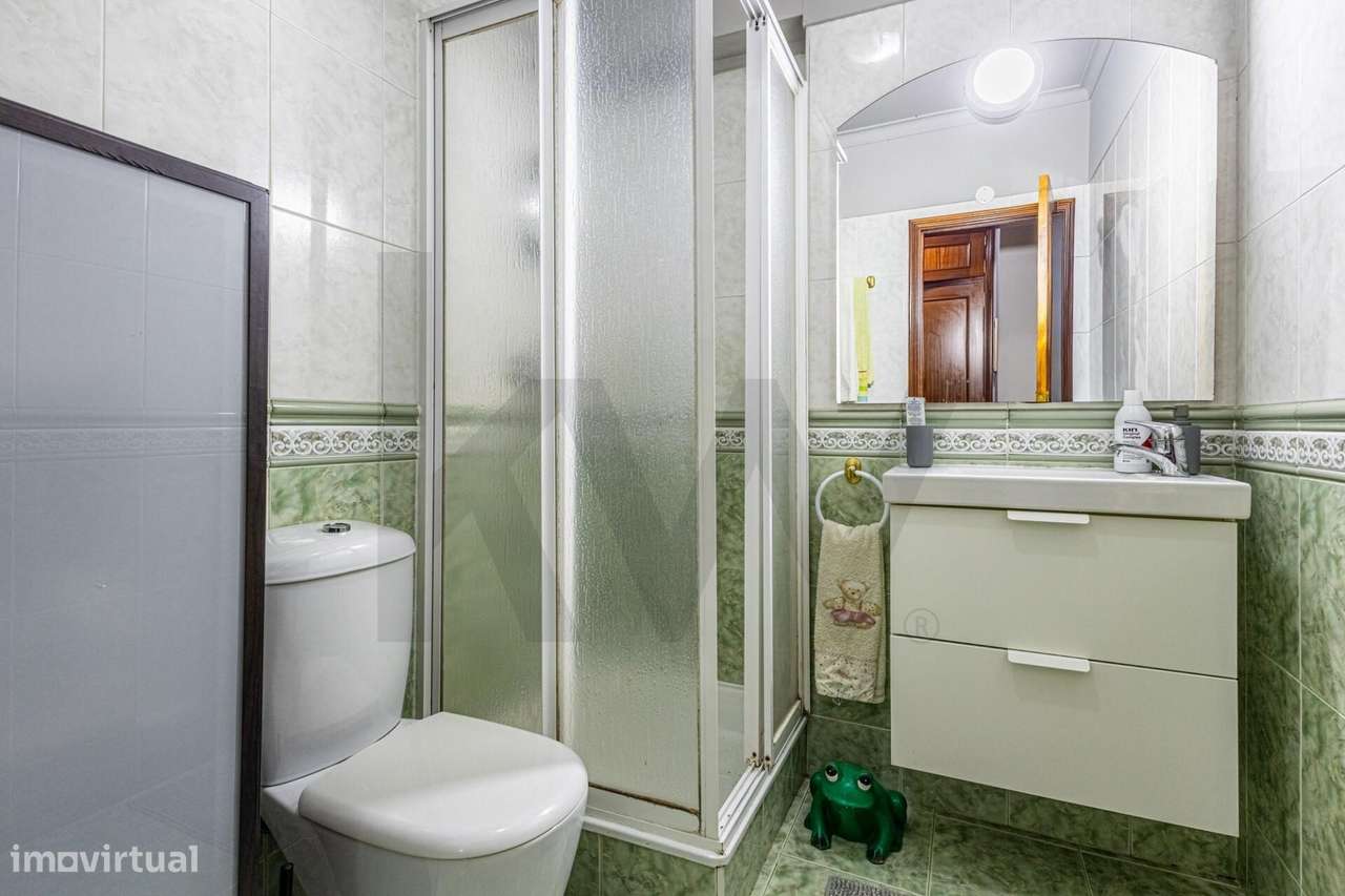 Apartamento T2 com 111 m2 em Monte Abraão-17