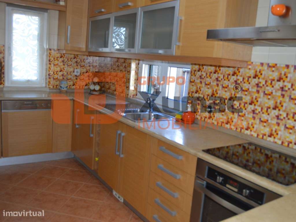 Moradia V4 a escassos minutos da cidade de Caldas da Rainha, próxim... - Grande imagem: 5/29