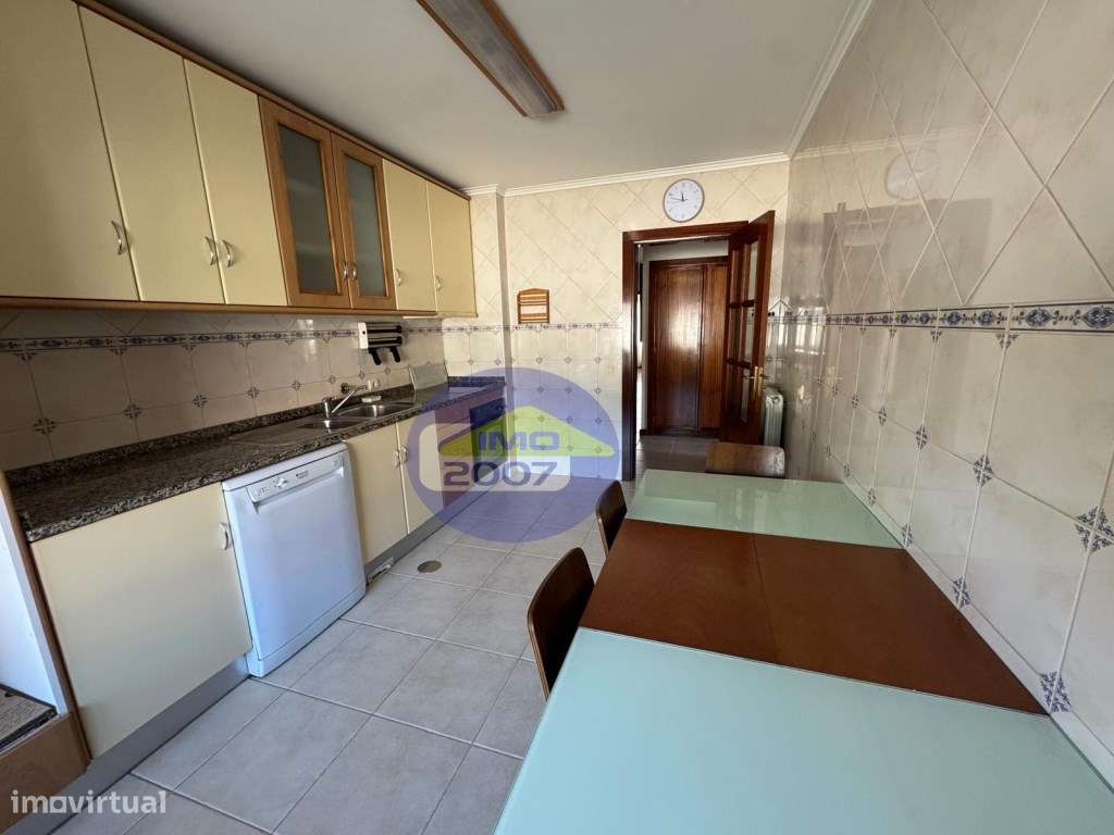 Apartamento T3 com terraço em Paços de Brandão-5