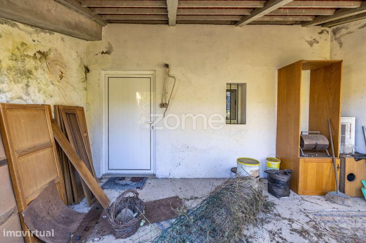 Moradia T1 para recuperar | Albergaria dos Doze-8