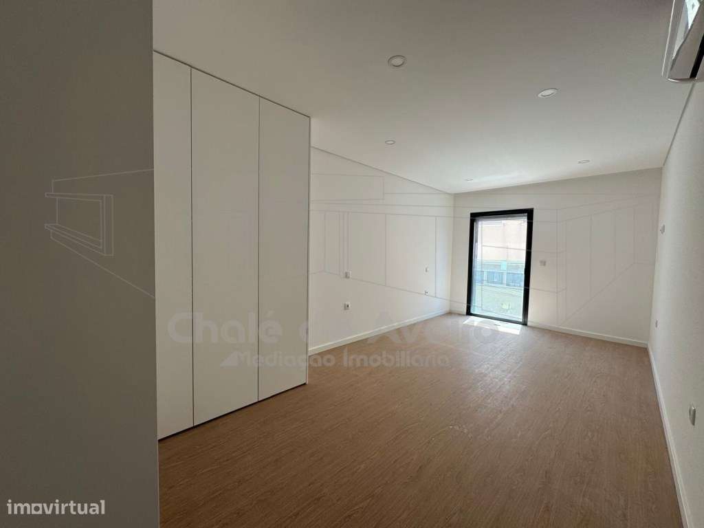 Apartamento T3 com 2 Lugares de Estacionamento em Esgueira | Aveiro-17