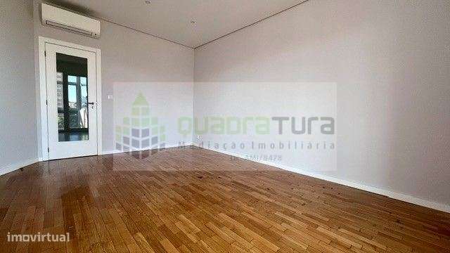 Apartamento T2 | Boavista | junto à Rotunda | Totalmente restaurado-3