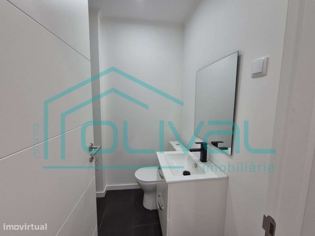 Apartamento T2+1 Remodelado-13