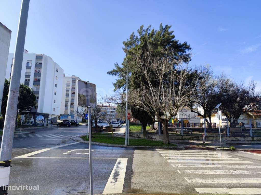 Apartamento T3, com suite 3 varandas e arrecadação-0